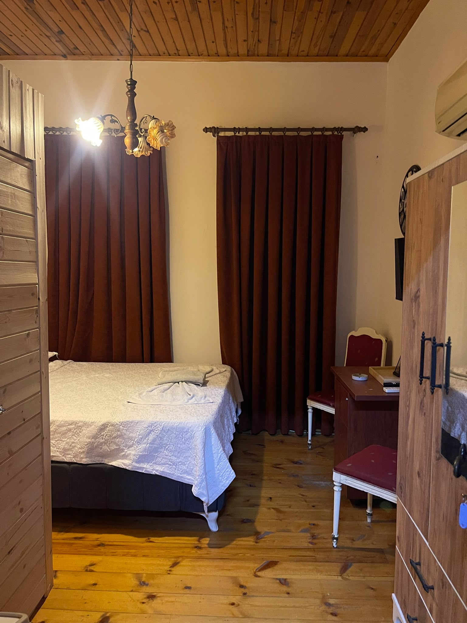 Mersin Apart Otel ahşap konsept oda — Mersin apart otel