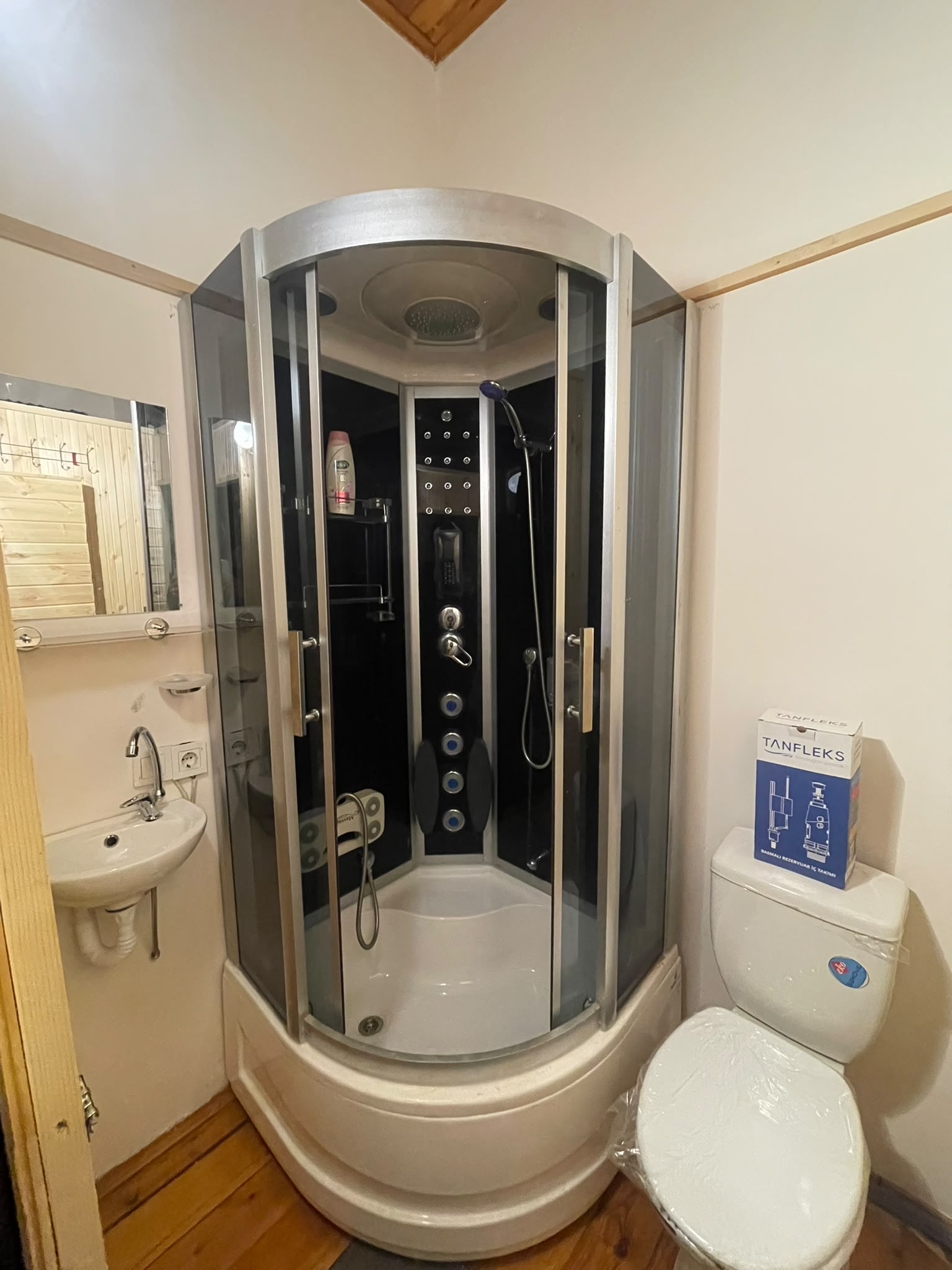 Mersin Apart Otel temiz banyo — Mersin konaklama